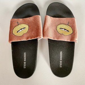 New Steve Madden Patches Blush Lips Sandals